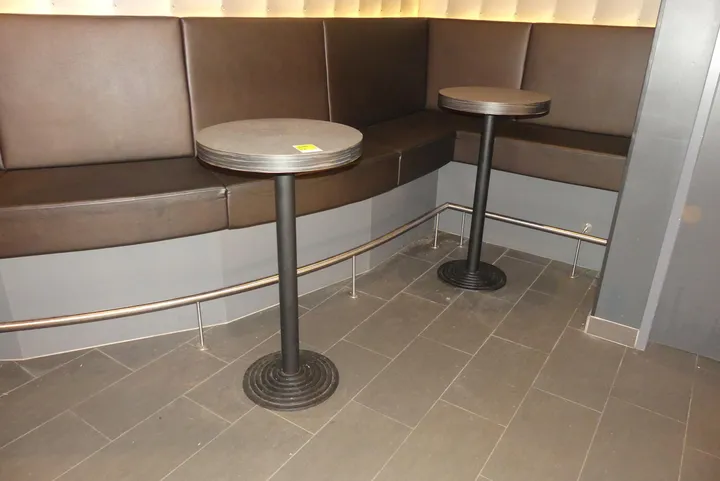 2x Stehtisch Maße in cm je ca. ø60 cm Durchmesser